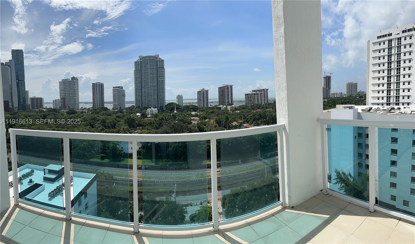 1723 SW 2nd Ave PH09