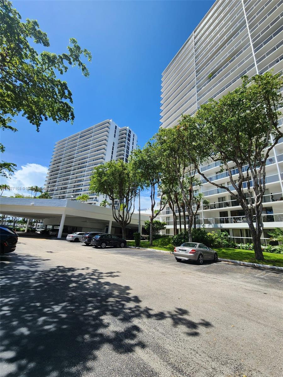 Property for Sale at 3731 N Country Club Dr 2127, Aventura, Miami-Dade County, Florida - Bedrooms: 3 
Bathrooms: 3  - $649,000