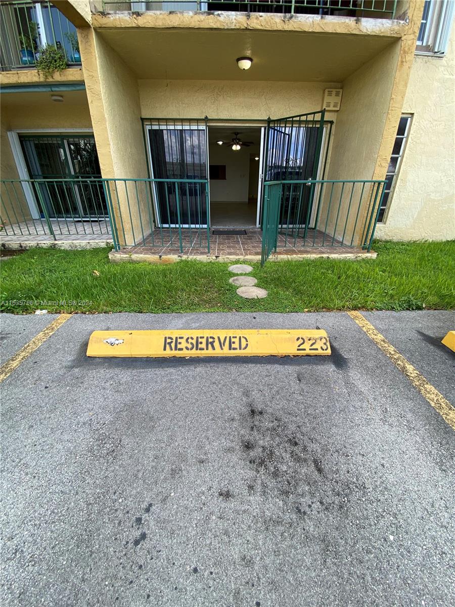 TOWERS OF WESTLAND CONDO - Residential