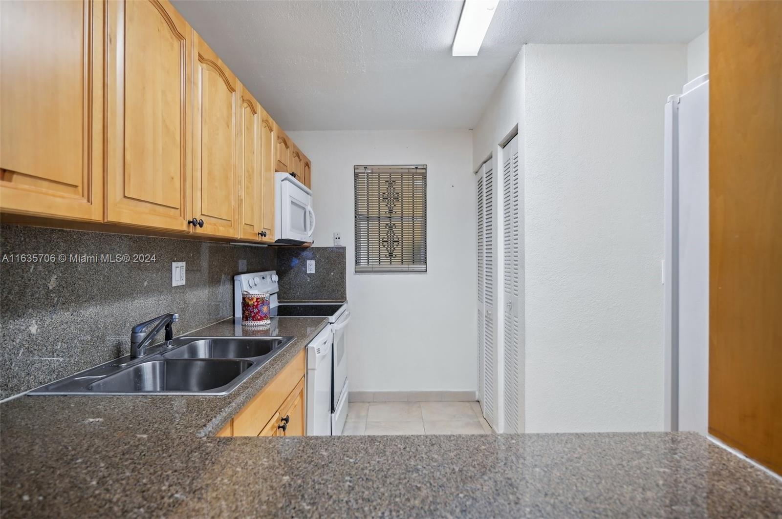 TOWERS OF WESTLAND CONDO - Residential