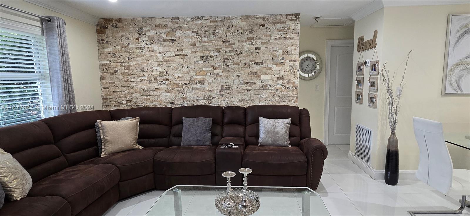 BROADVIEW PARK - Residential