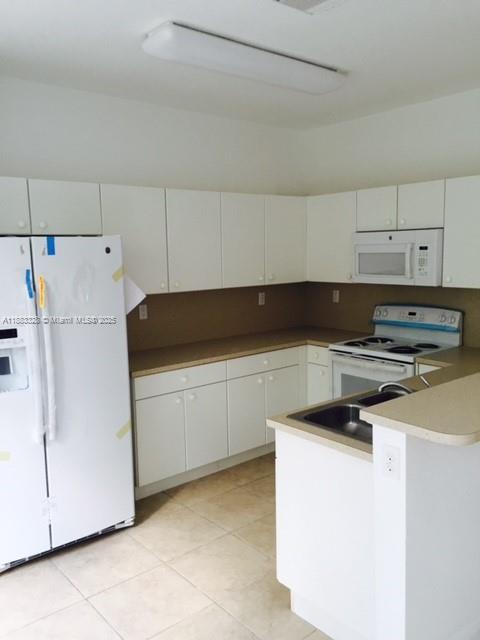 ISLANDS AT DORAL 1ST ADDN - Residential Lease