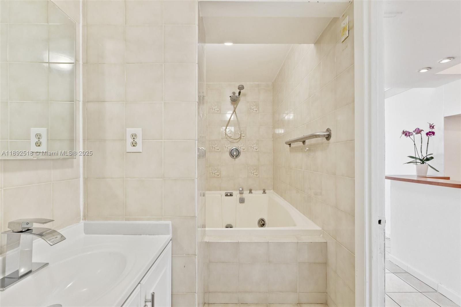 OCEAN PARK CONDO - Residential Lease