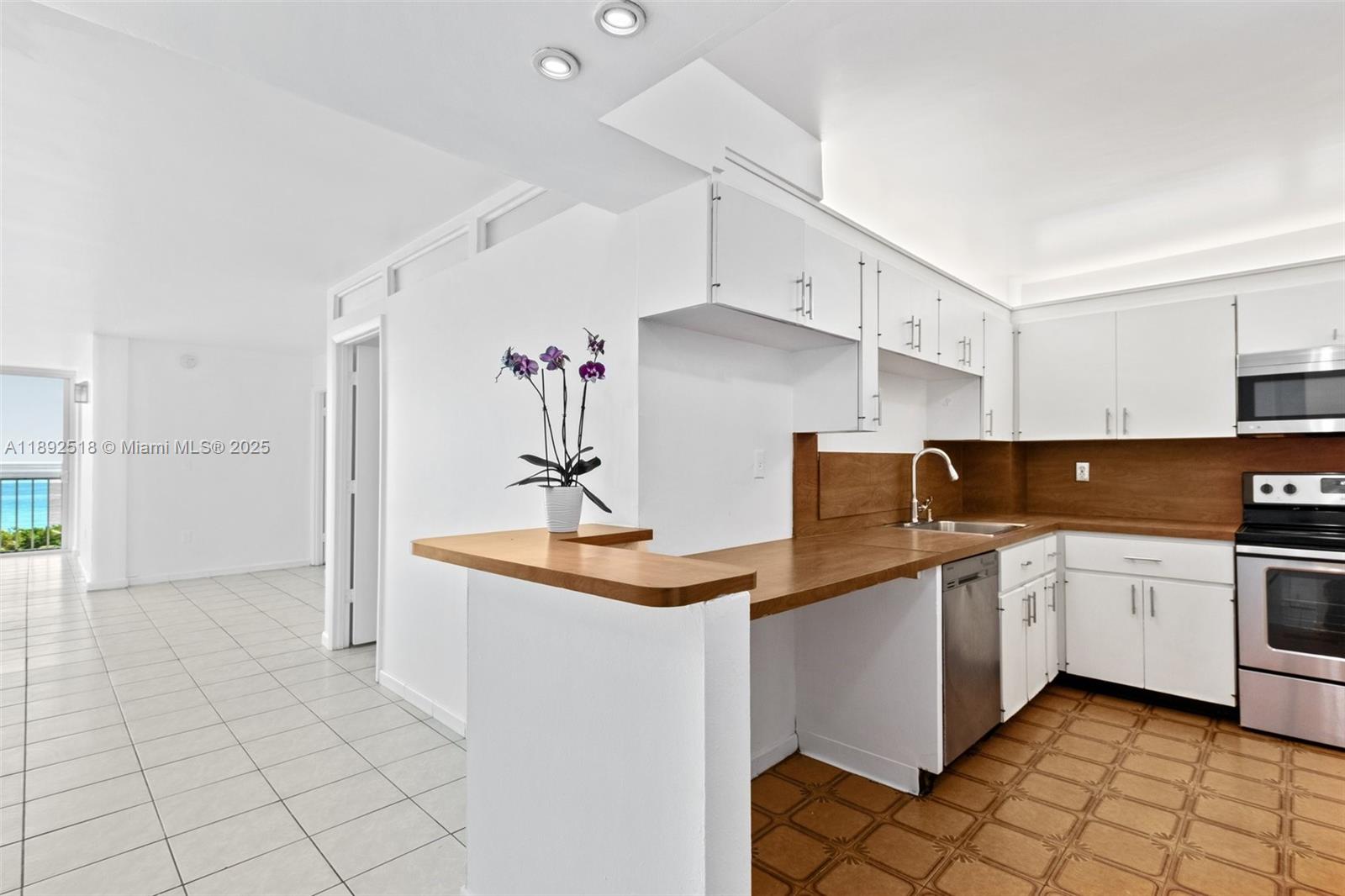 OCEAN PARK CONDO - Residential Lease