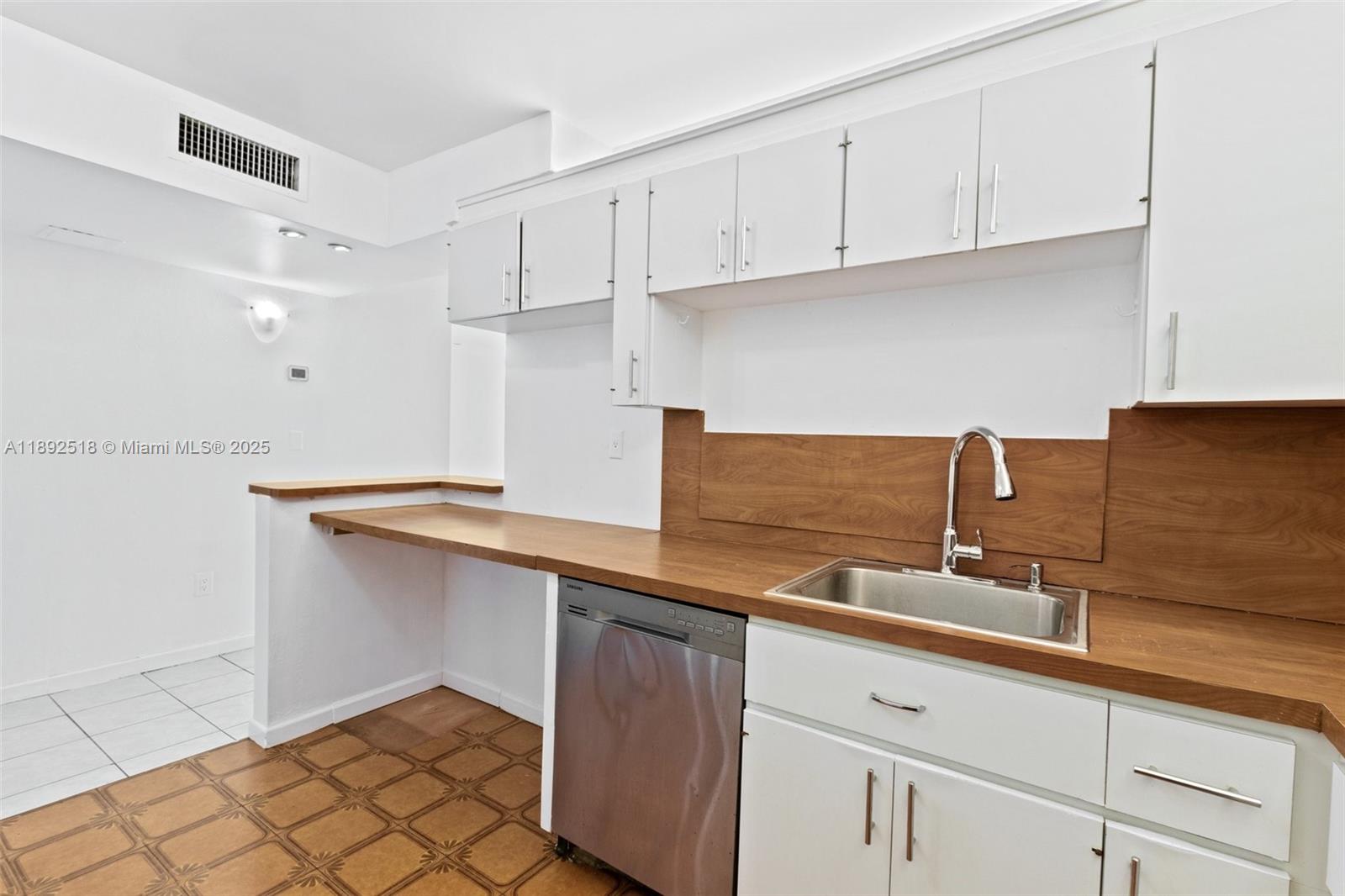OCEAN PARK CONDO - Residential Lease