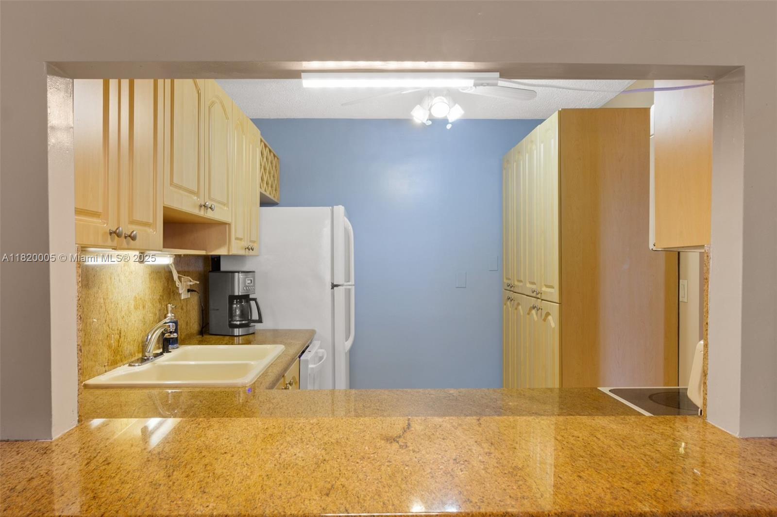 PLAZA TOWERS SOUTH CONDO - Residential