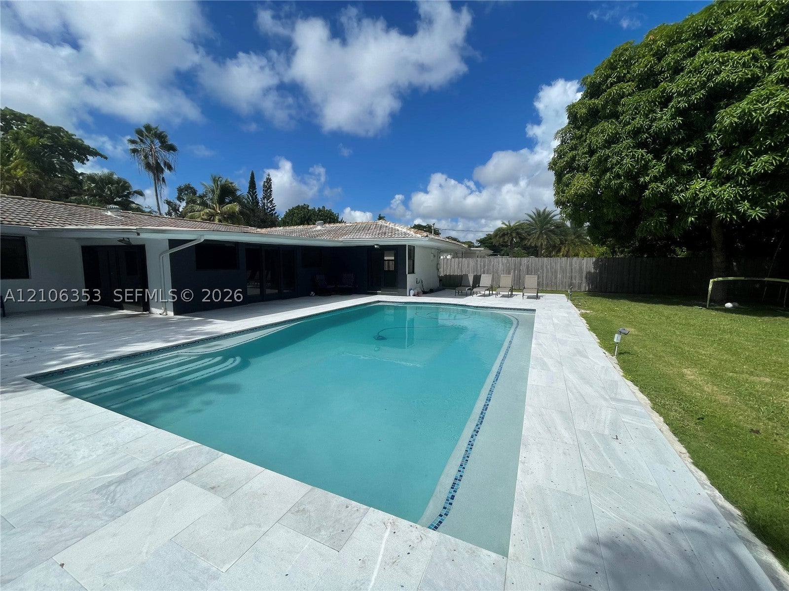 2115 Alamanda Dr