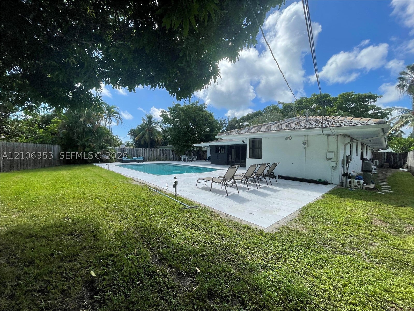2115 Alamanda Dr