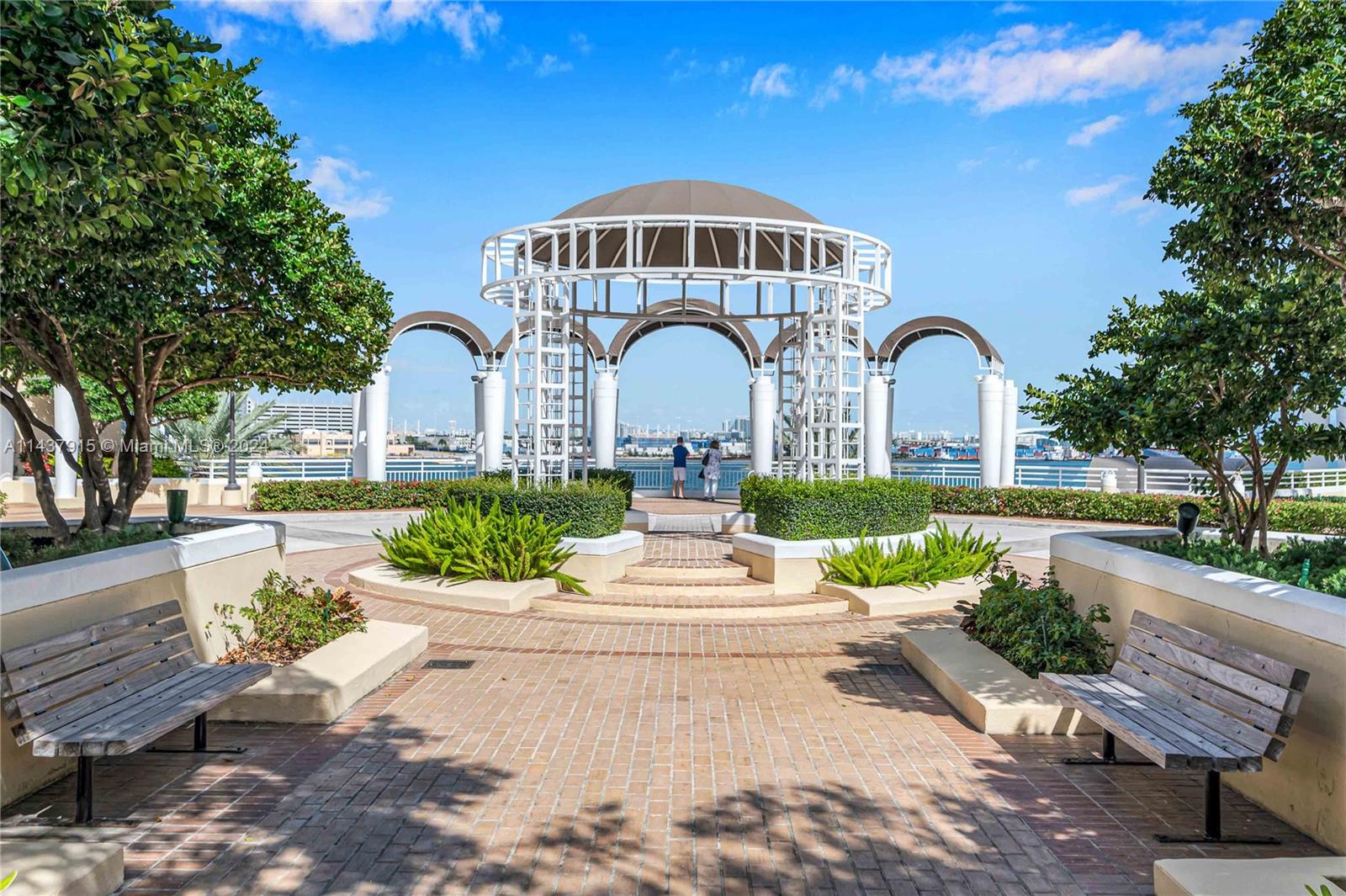 THREE TEQUESTA POINT COND - Residential