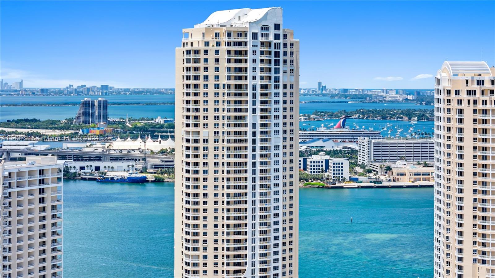 THREE TEQUESTA POINT COND - Residential