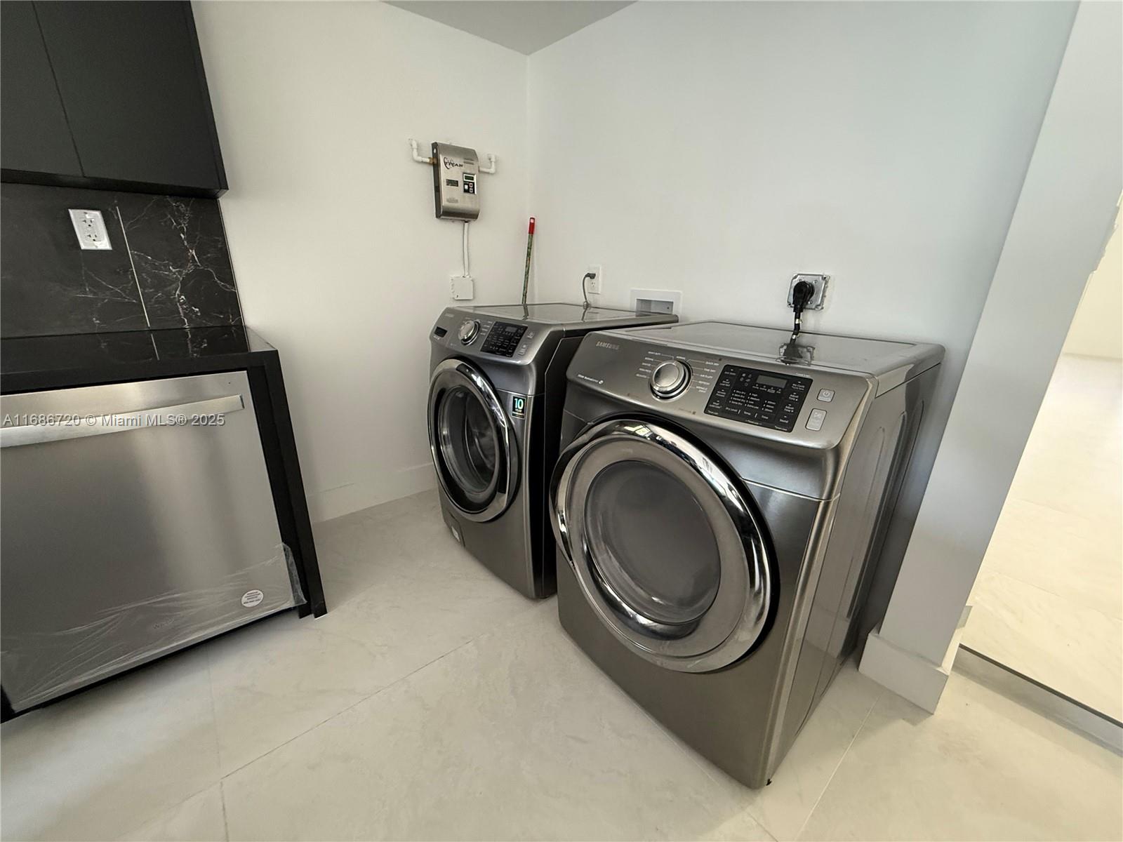 TROPICAL ESTATES 1ST ADDN - Residential