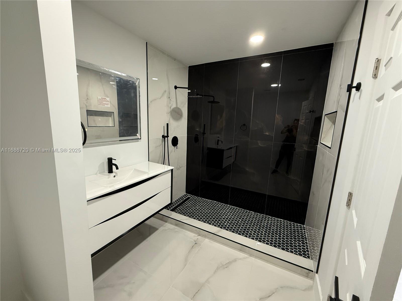 TROPICAL ESTATES 1ST ADDN - Residential