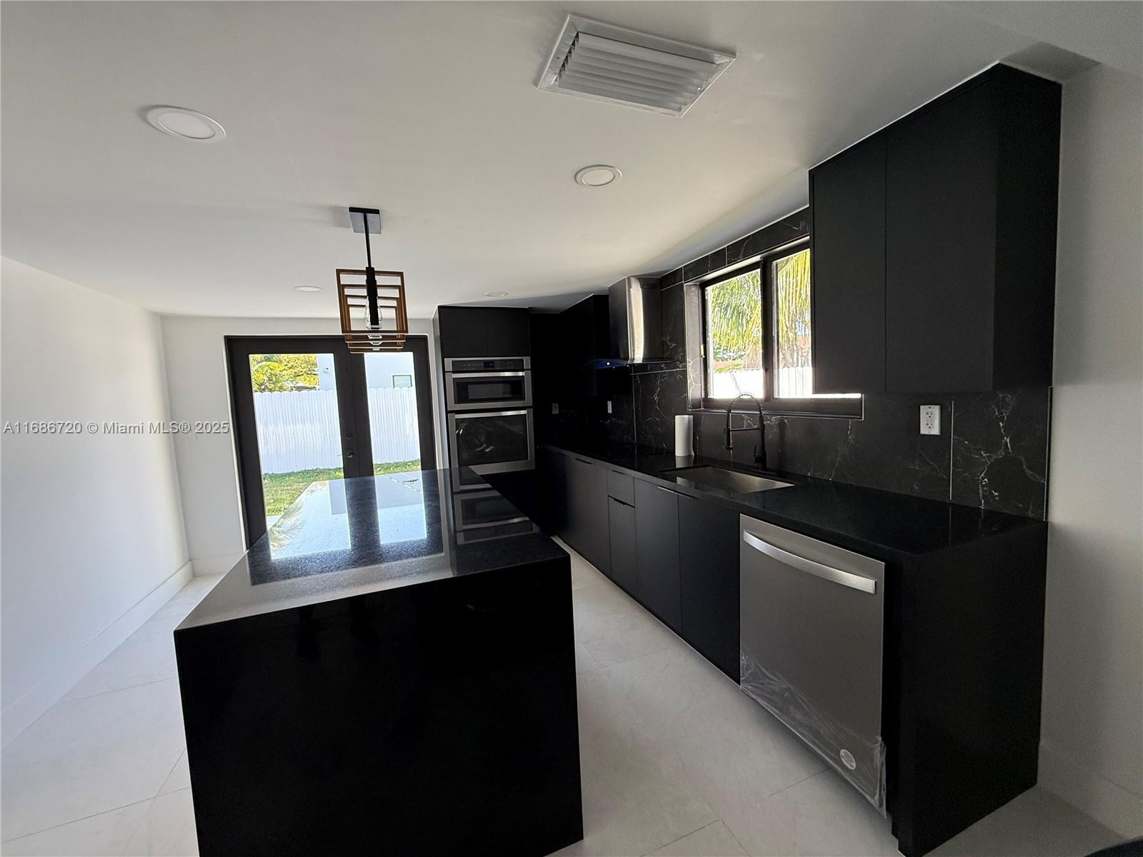 TROPICAL ESTATES 1ST ADDN - Residential