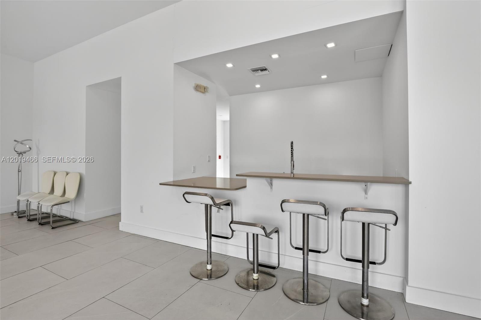 OAKS PLACE - Residential