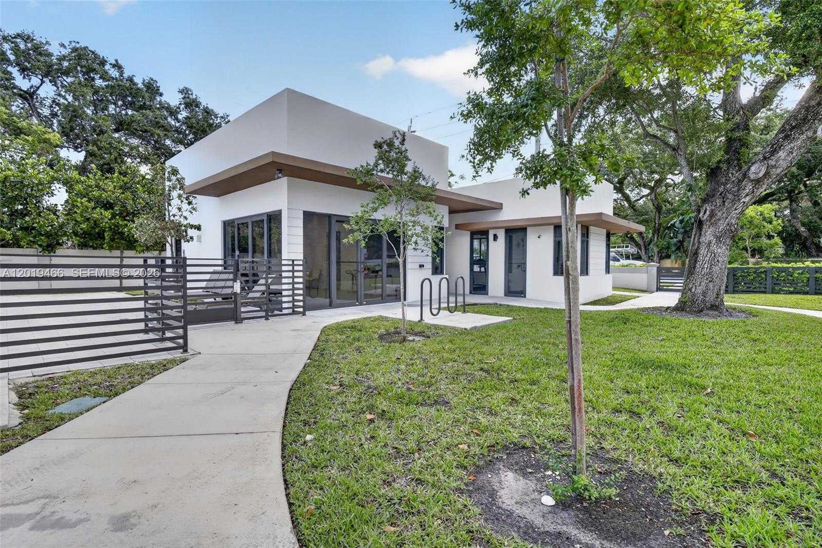 OAKS PLACE - Residential