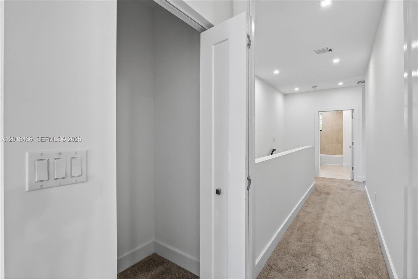 OAKS PLACE - Residential