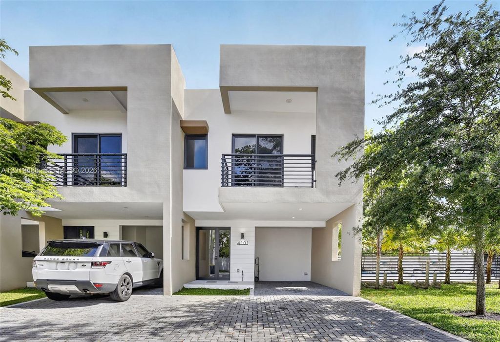 Photo of 4101 N Oak Pl, Dania Beach, FL 33314 (MLS # A12019466)