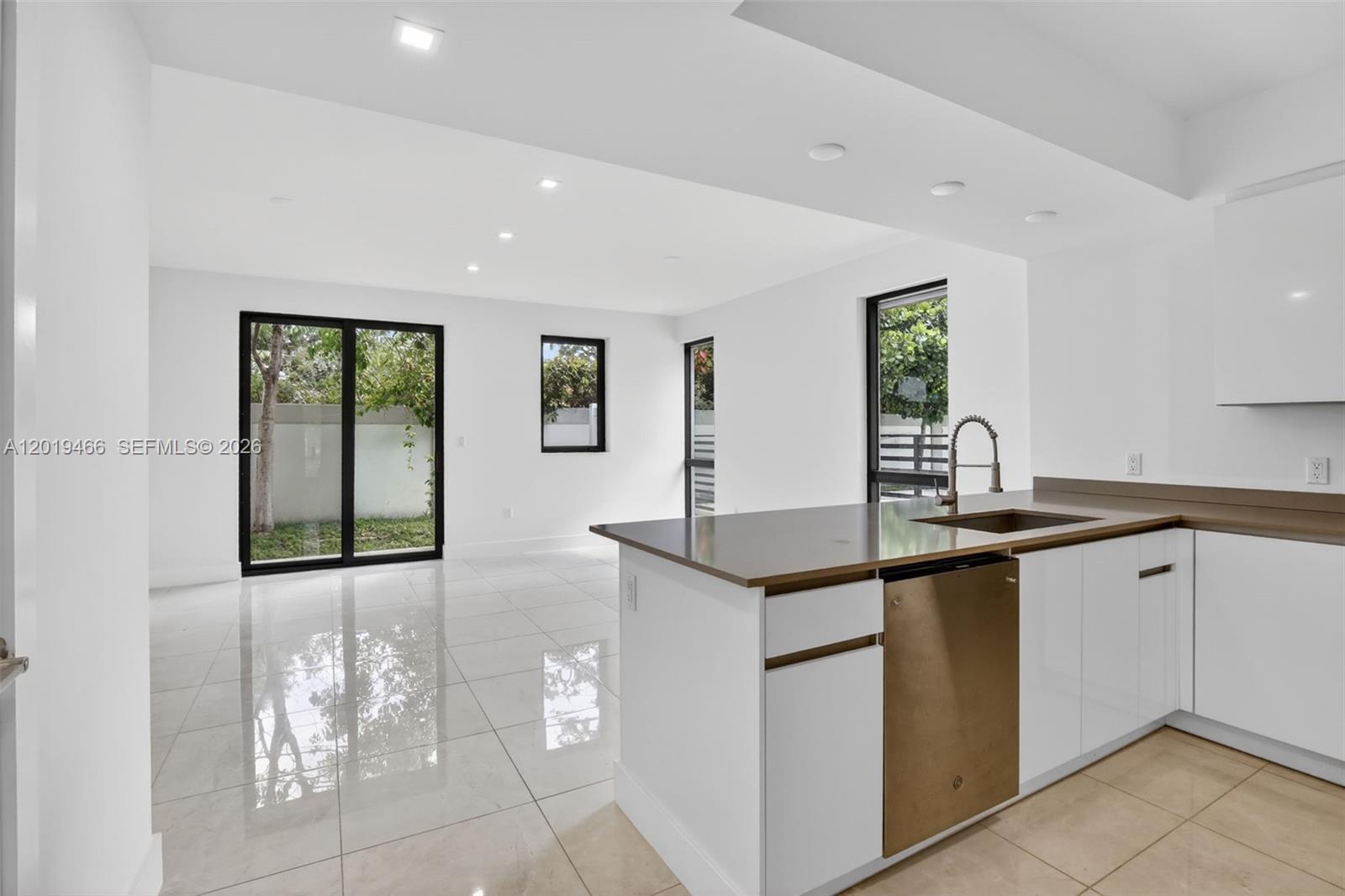 OAKS PLACE - Residential