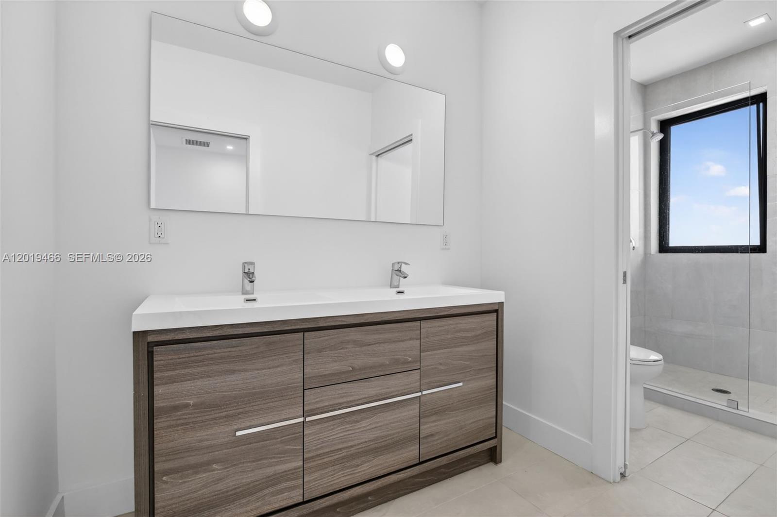 OAKS PLACE - Residential