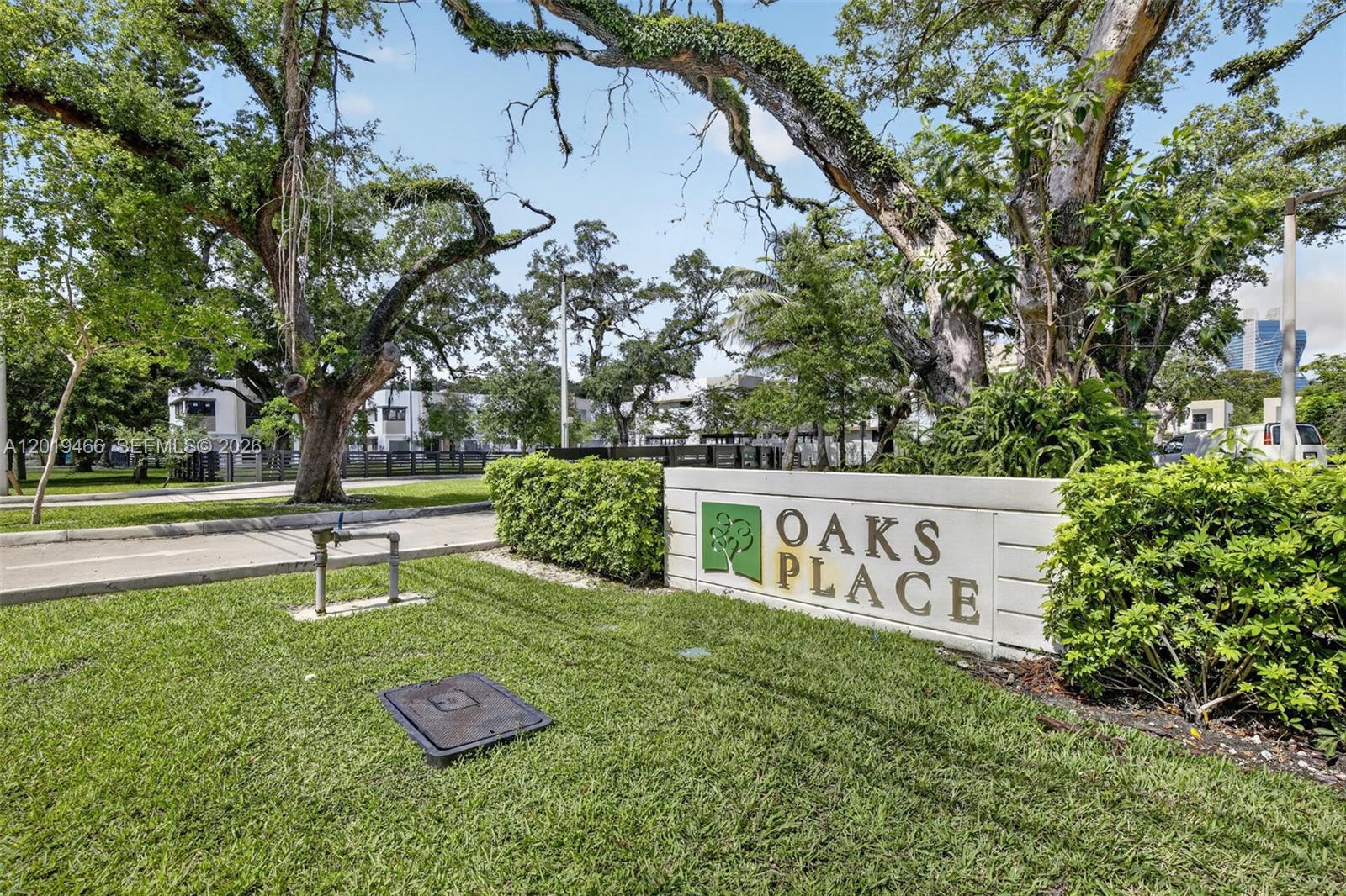 OAKS PLACE - Residential