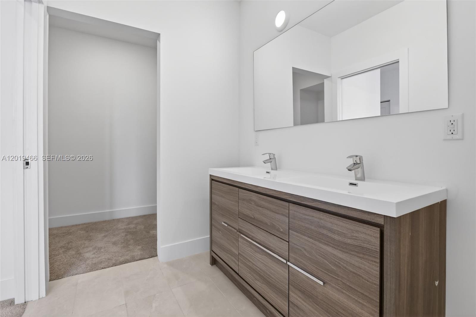 OAKS PLACE - Residential