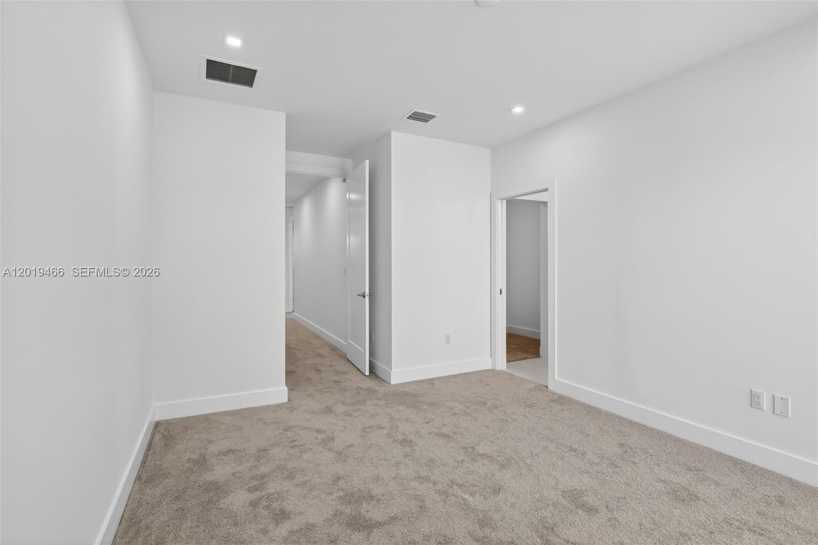 OAKS PLACE - Residential