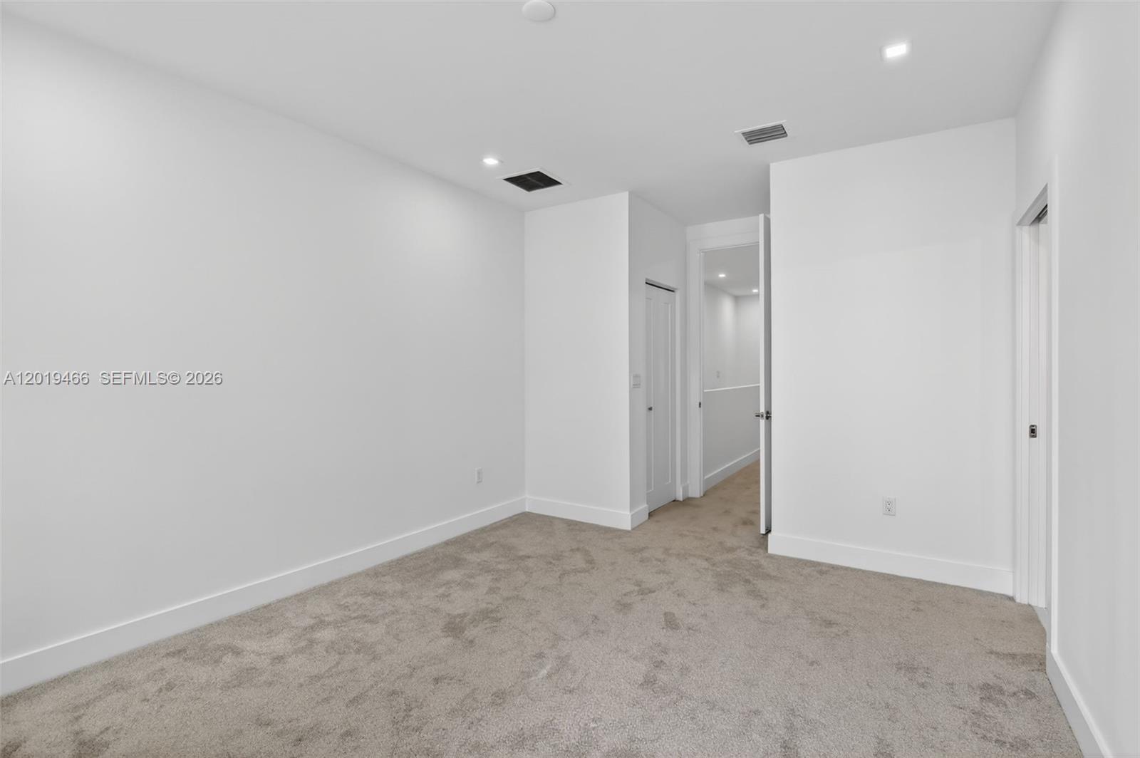 OAKS PLACE - Residential