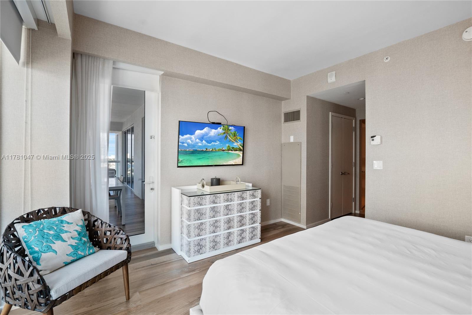 551 FLB CONDOMINIUM HOTEL - Residential