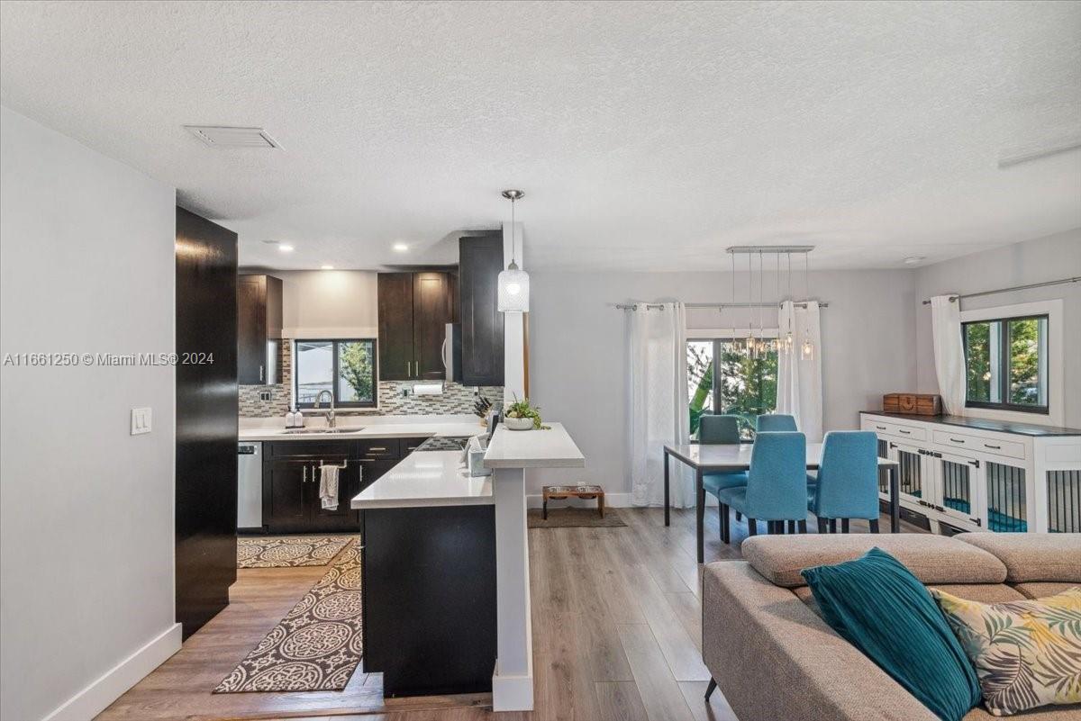 HOLLYWOOD LITTLE RANCHES - Residential