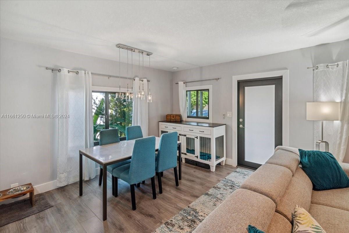 HOLLYWOOD LITTLE RANCHES - Residential