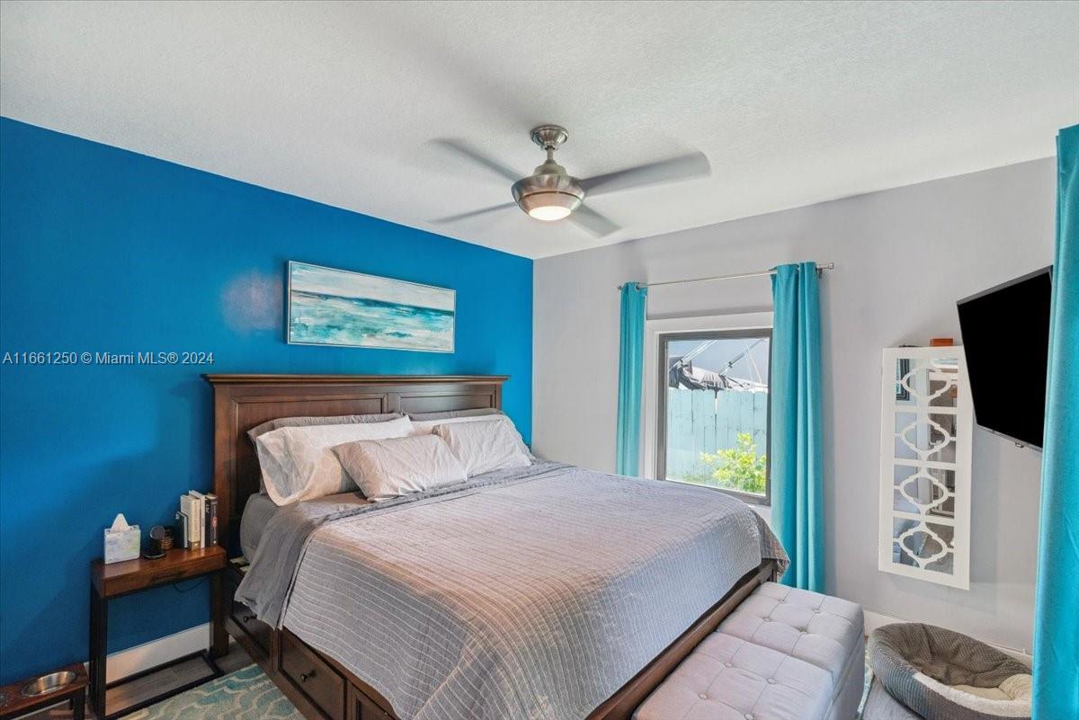 HOLLYWOOD LITTLE RANCHES - Residential