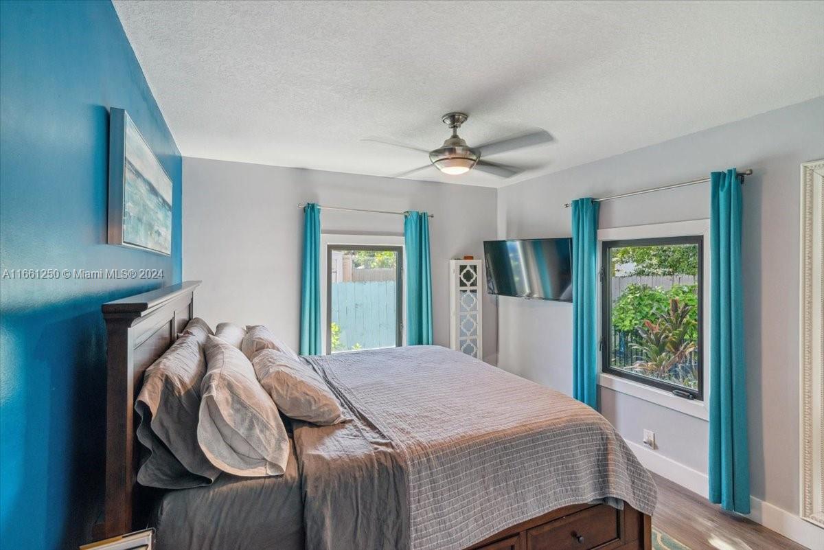 HOLLYWOOD LITTLE RANCHES - Residential