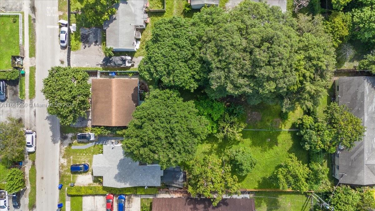 HOLLYWOOD LITTLE RANCHES - Residential