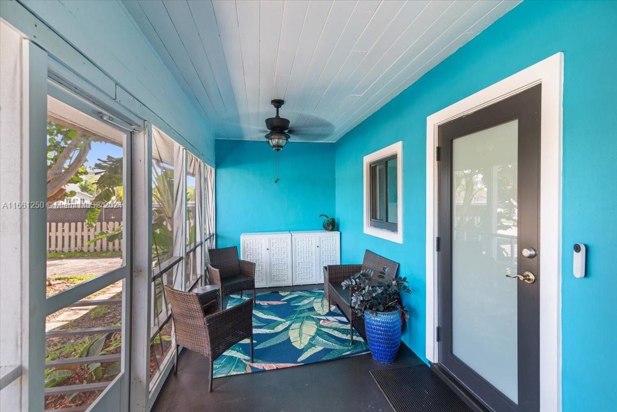 HOLLYWOOD LITTLE RANCHES - Residential