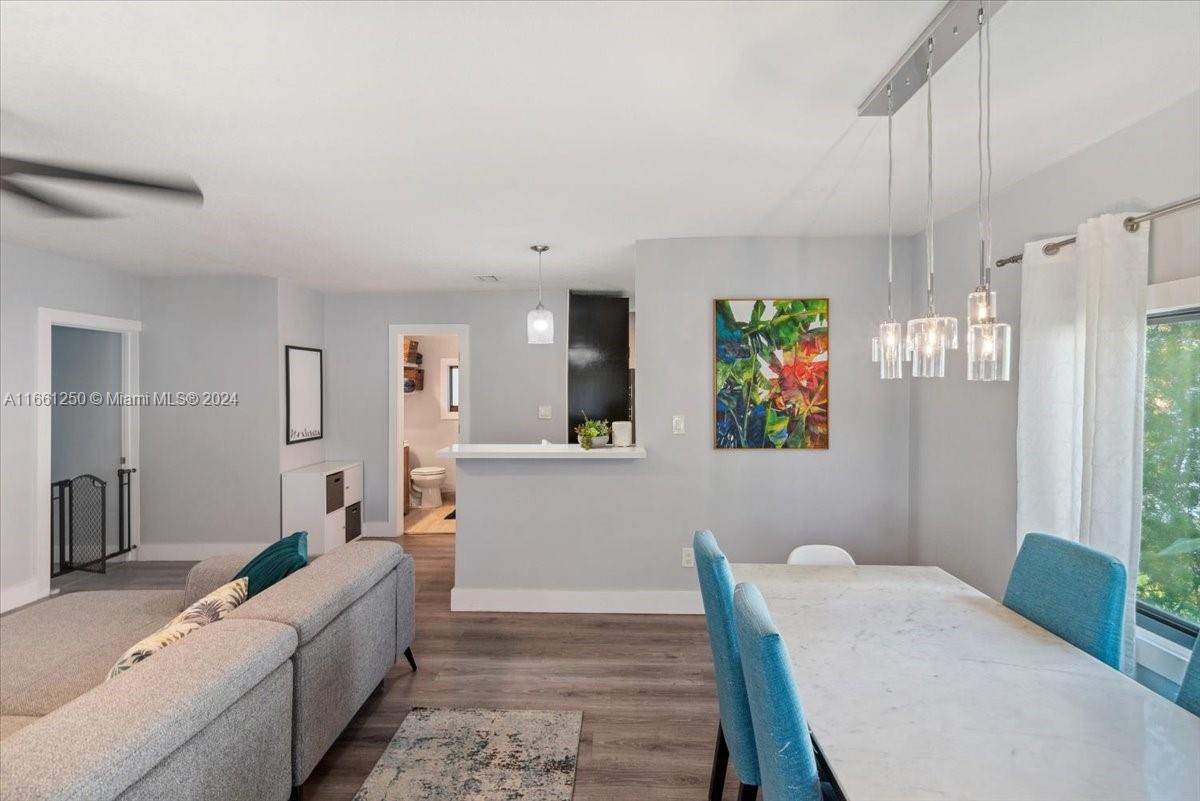 HOLLYWOOD LITTLE RANCHES - Residential