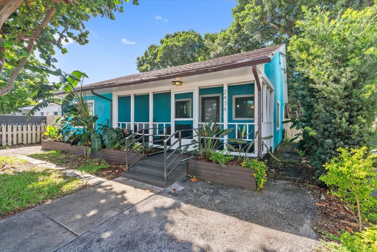 HOLLYWOOD LITTLE RANCHES - Residential