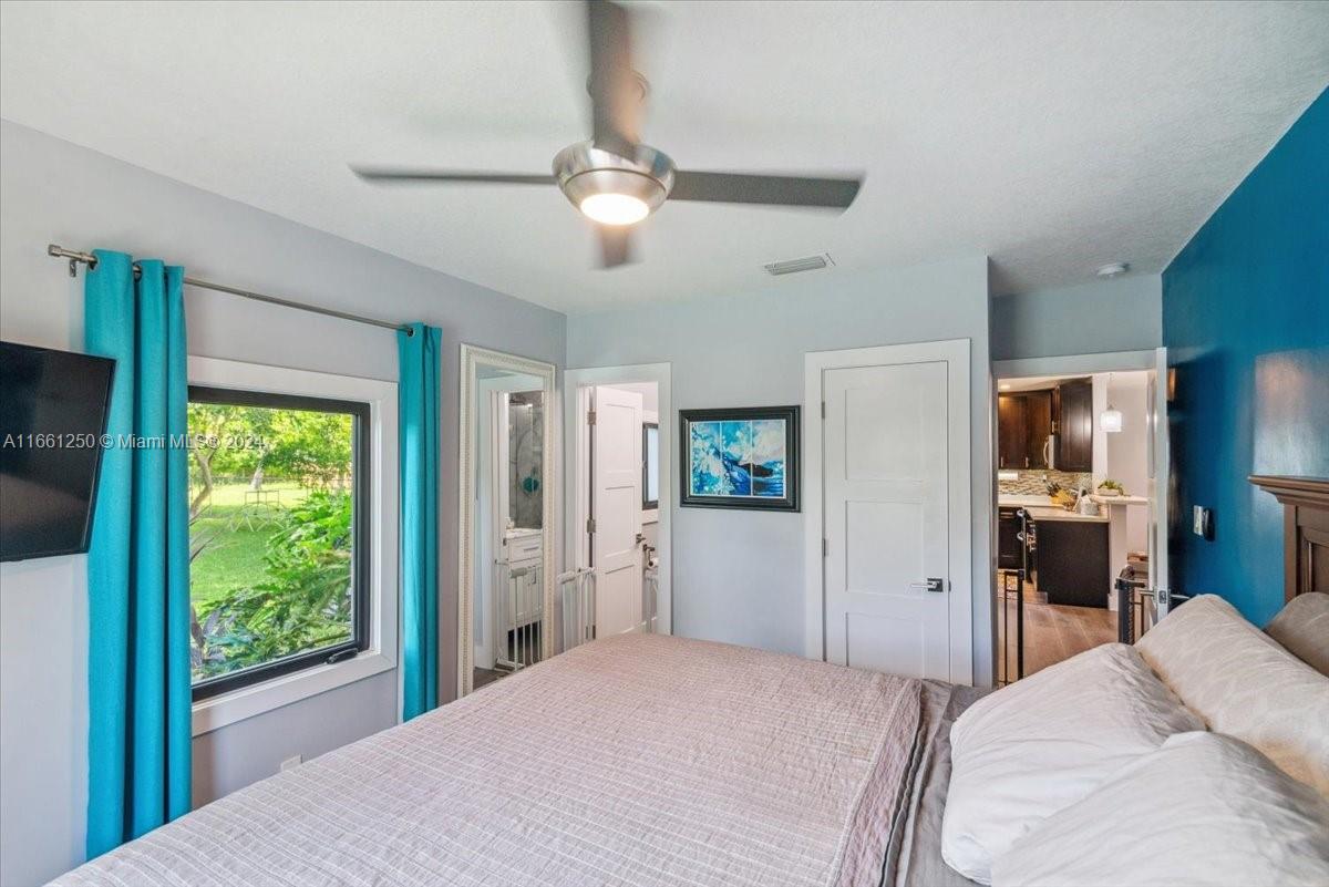 HOLLYWOOD LITTLE RANCHES - Residential