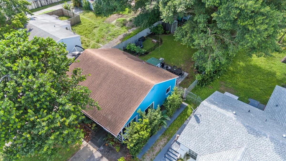 HOLLYWOOD LITTLE RANCHES - Residential