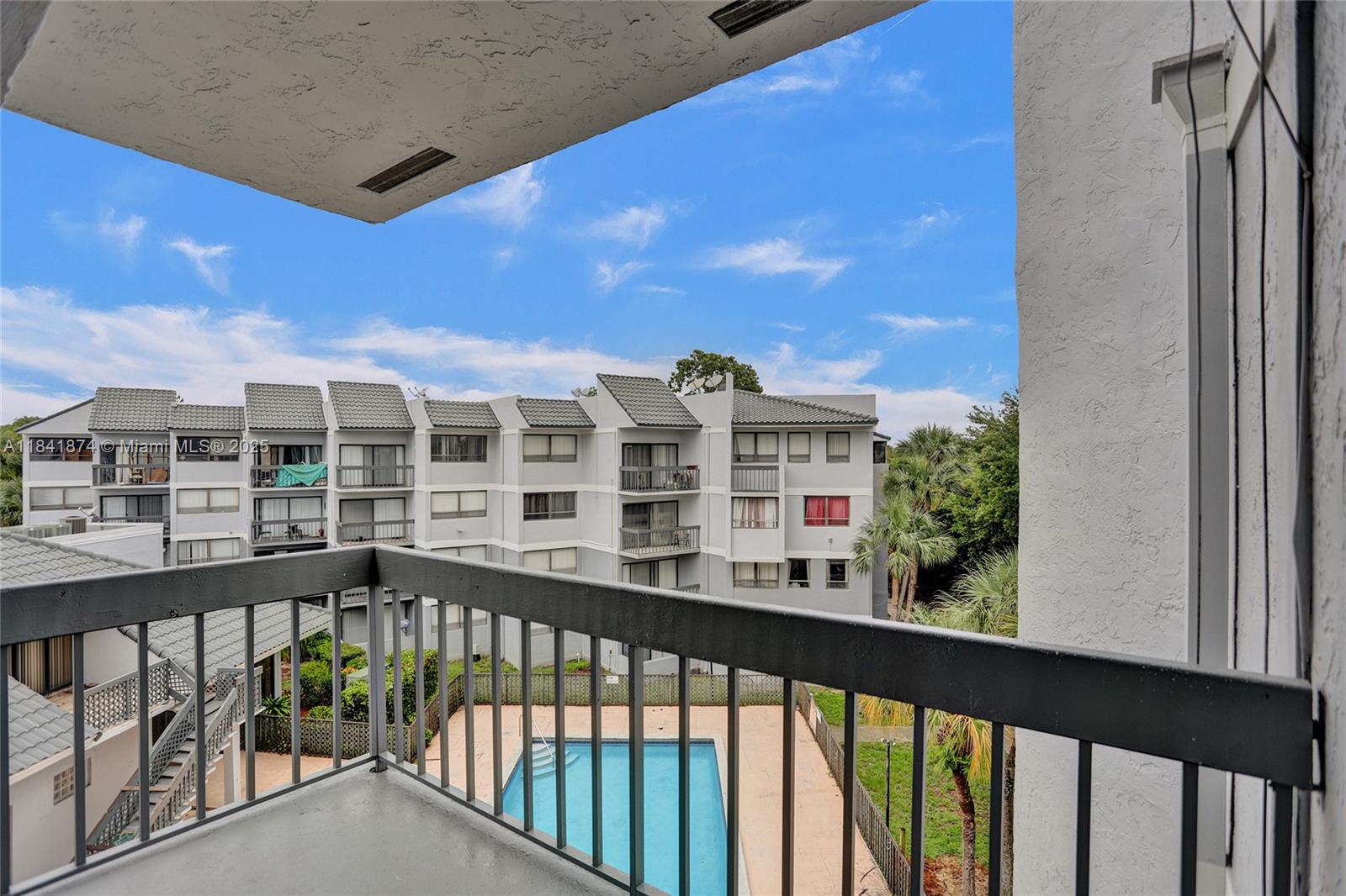 PRESIDENTIAL GOLFVIEW CON - Residential Lease