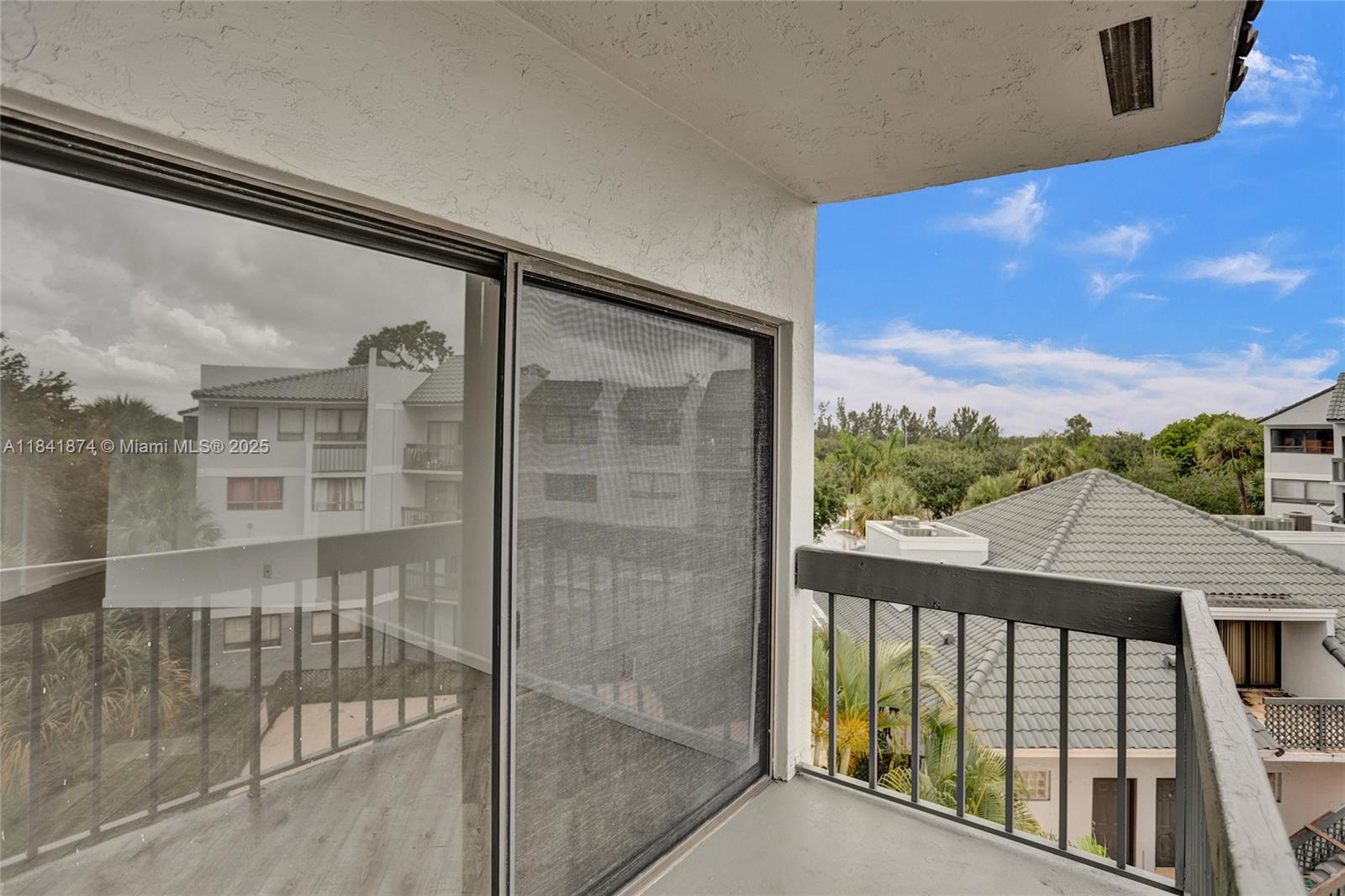 PRESIDENTIAL GOLFVIEW CON - Residential Lease