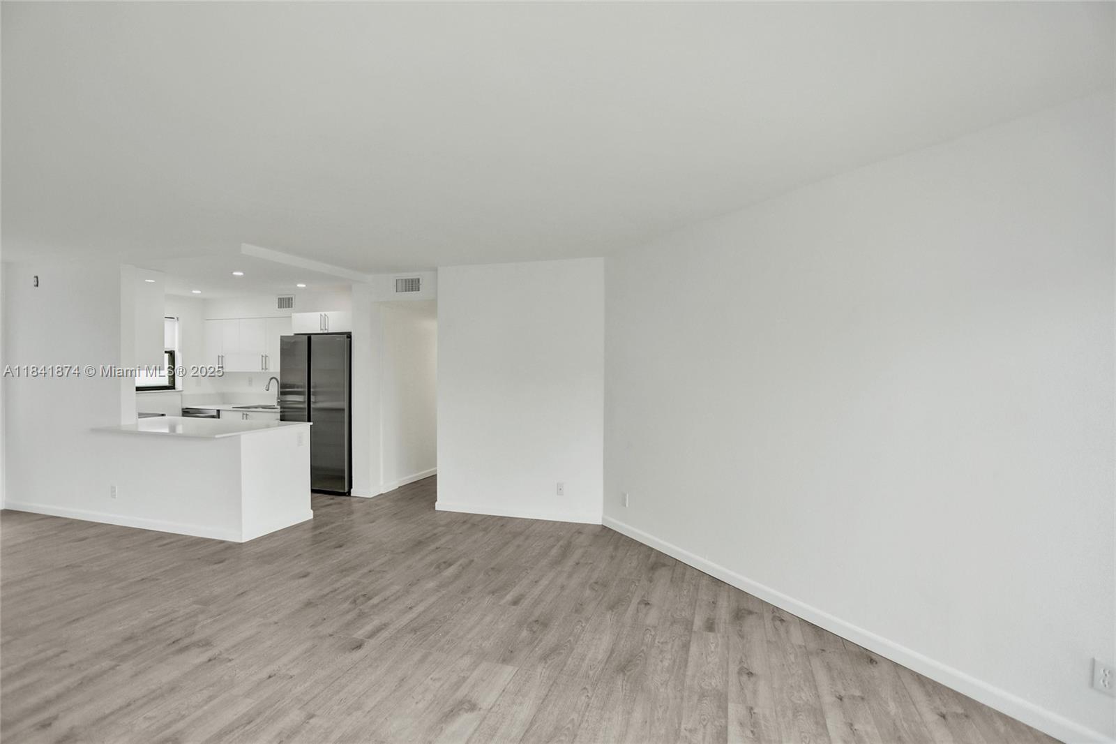 PRESIDENTIAL GOLFVIEW CON - Residential Lease