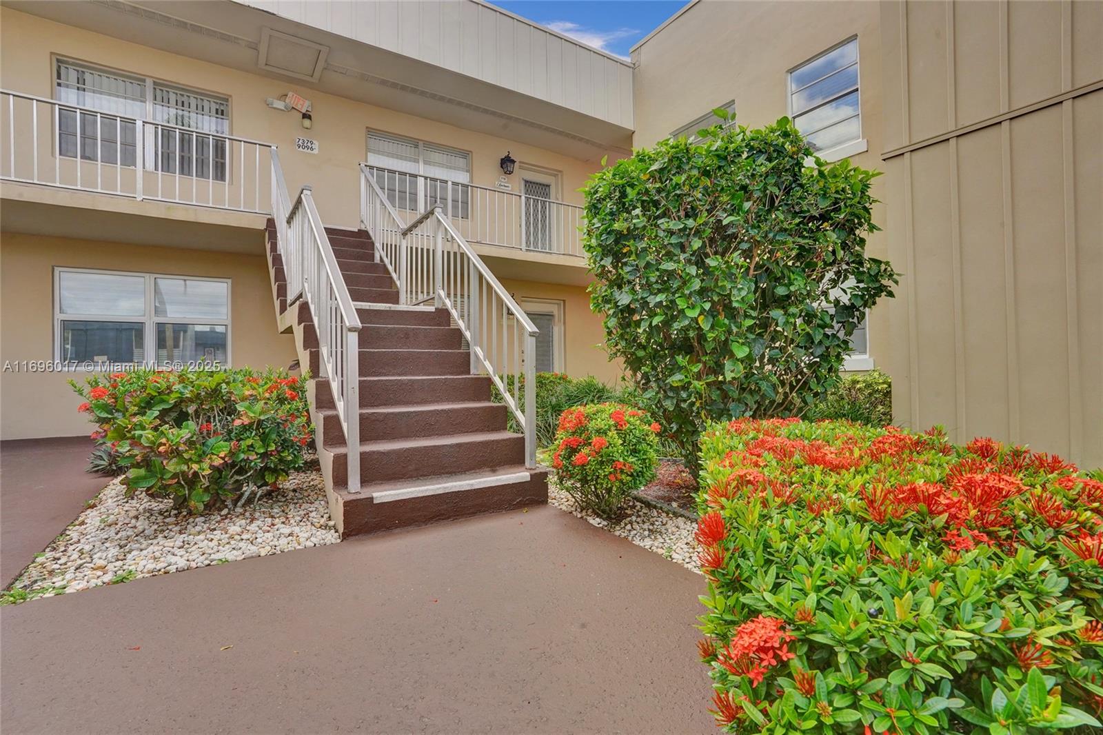 KINGS POINT BURGUNDY COND - Residential