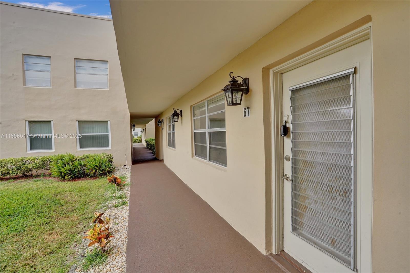 KINGS POINT BURGUNDY COND - Residential