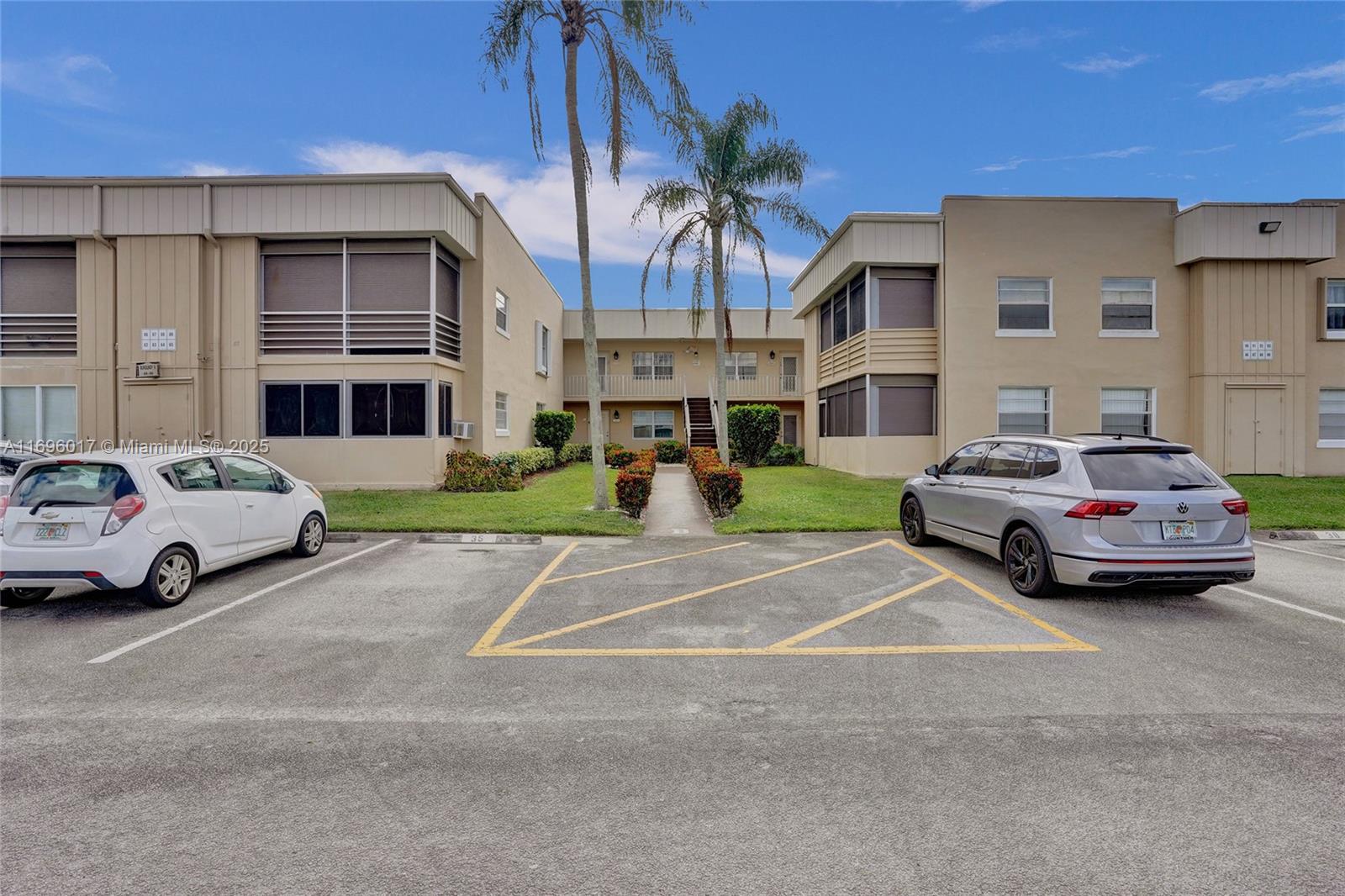 KINGS POINT BURGUNDY COND - Residential