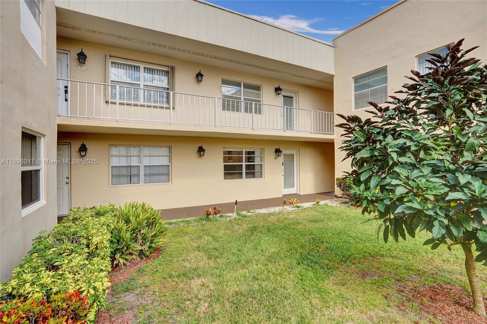 KINGS POINT BURGUNDY COND - Residential