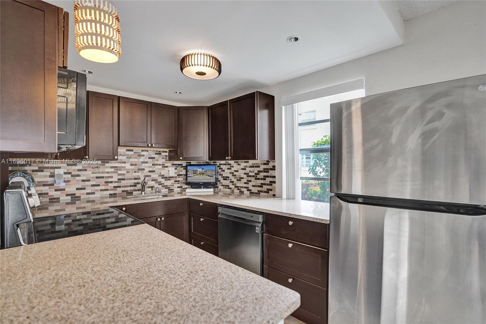 KINGS POINT BURGUNDY COND - Residential