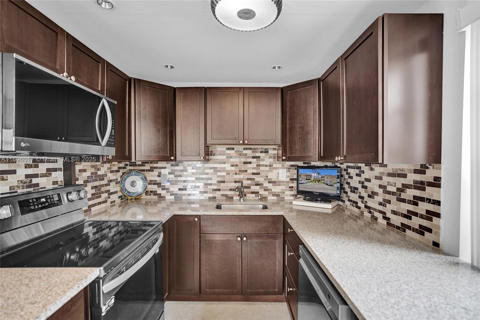 KINGS POINT BURGUNDY COND - Residential