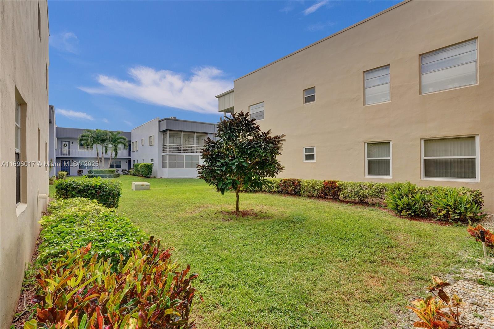 KINGS POINT BURGUNDY COND - Residential
