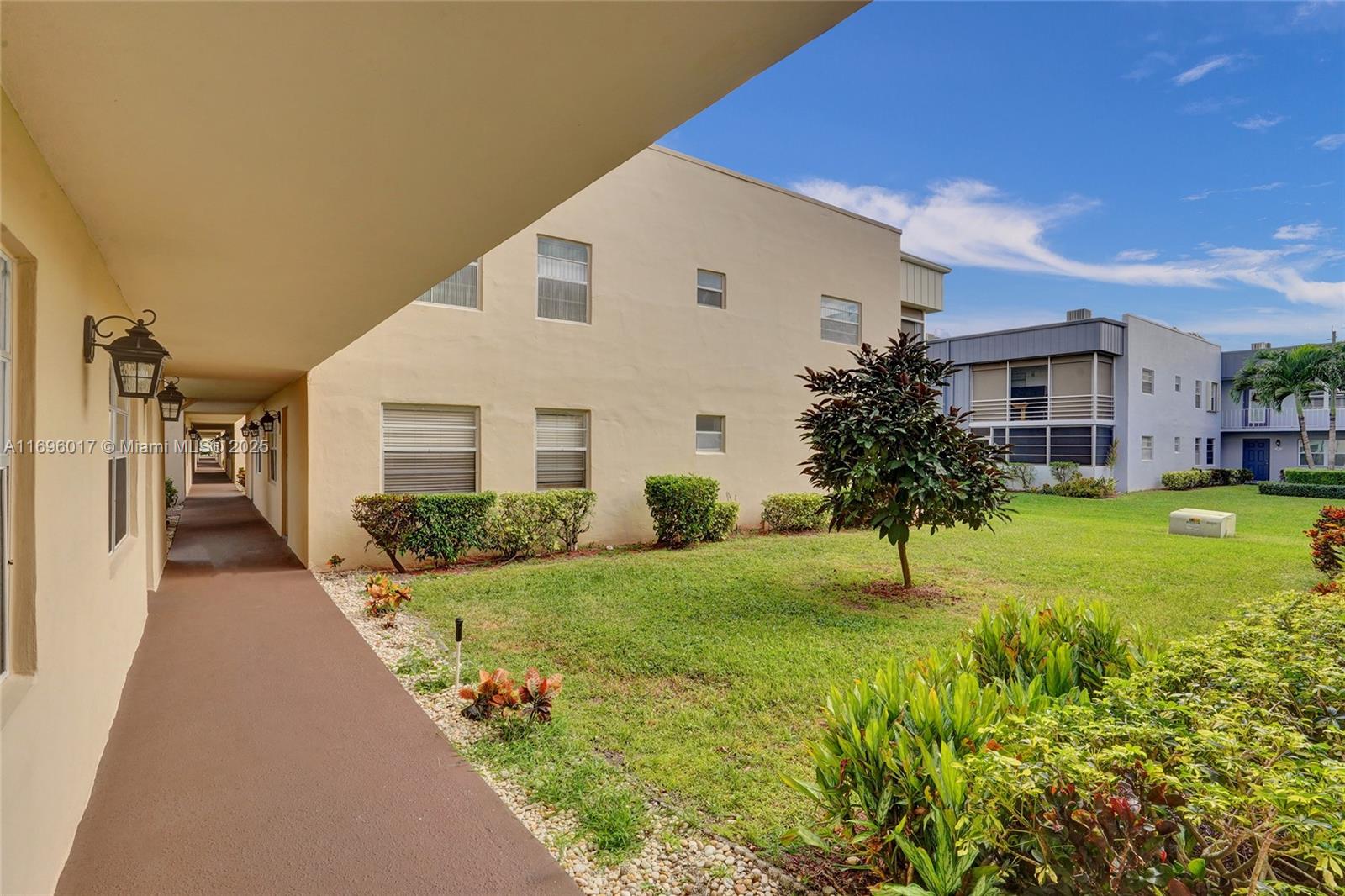 KINGS POINT BURGUNDY COND - Residential