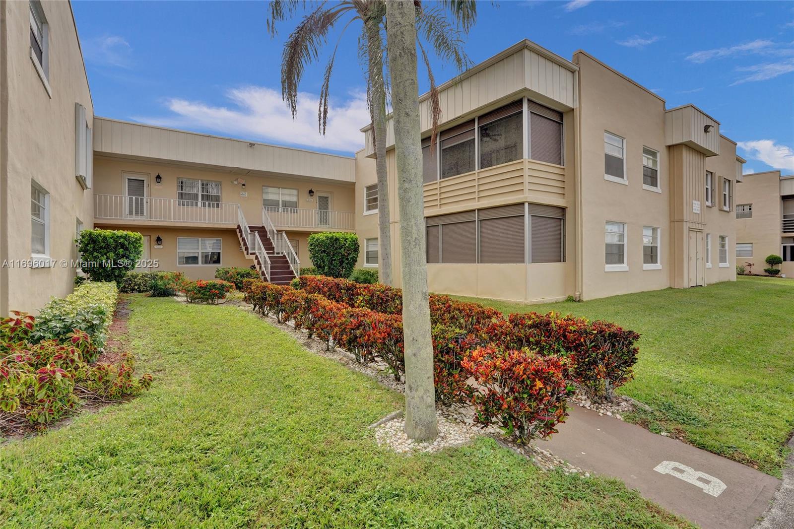 KINGS POINT BURGUNDY COND - Residential